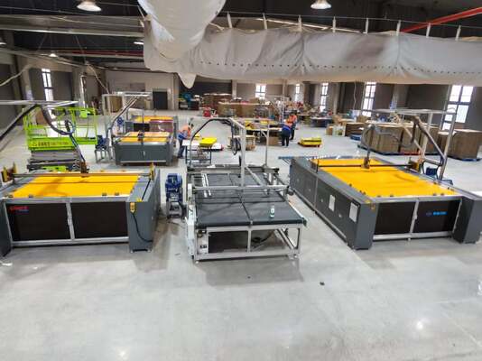 XY Glue Plotter CNC Gluing Machine with Operator Up To Four Versatile Working Way and Heating Time 2 to 30 Minutes